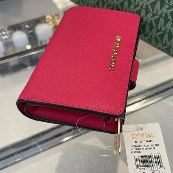 MICHAEL KORS
Medium Crossgrain Leather Wallet
Electric Pink
NWT - Picture 1 of 16